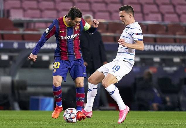  门将神勇发挥，力保球门不失夺胜