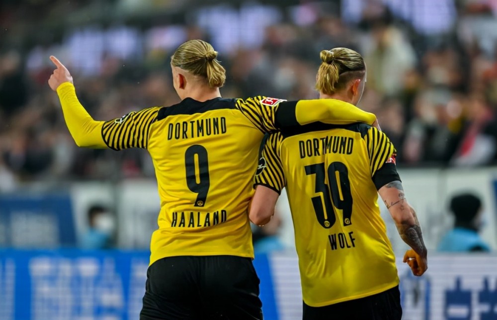  哈兰德戴帽，多特蒙德大胜柏林联合登榜首