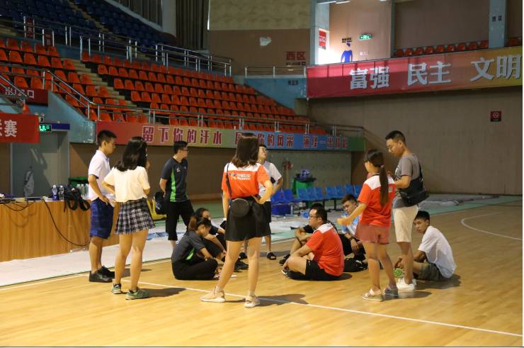  青少年篮球联赛开幕，青春风暴席卷赛场