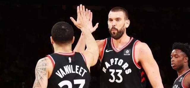  篮球评论员犀利点评，深度解读比赛走向