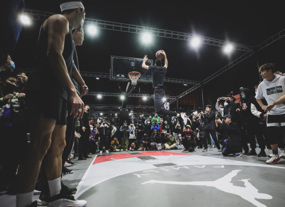  篮球跨界合作频现，品牌联名引领潮流