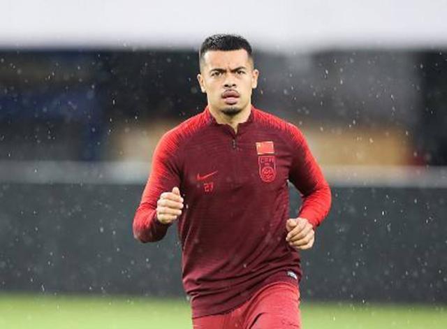  归化球员融入加速，国家队实力显著提升  