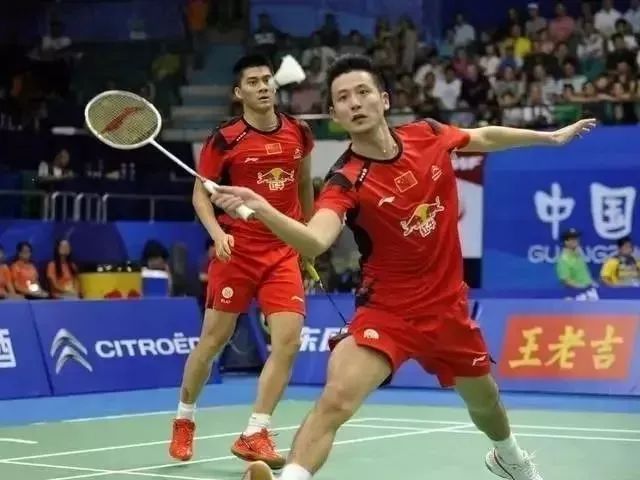  贾巴尔发球上网战术奏效轻取胜利果实