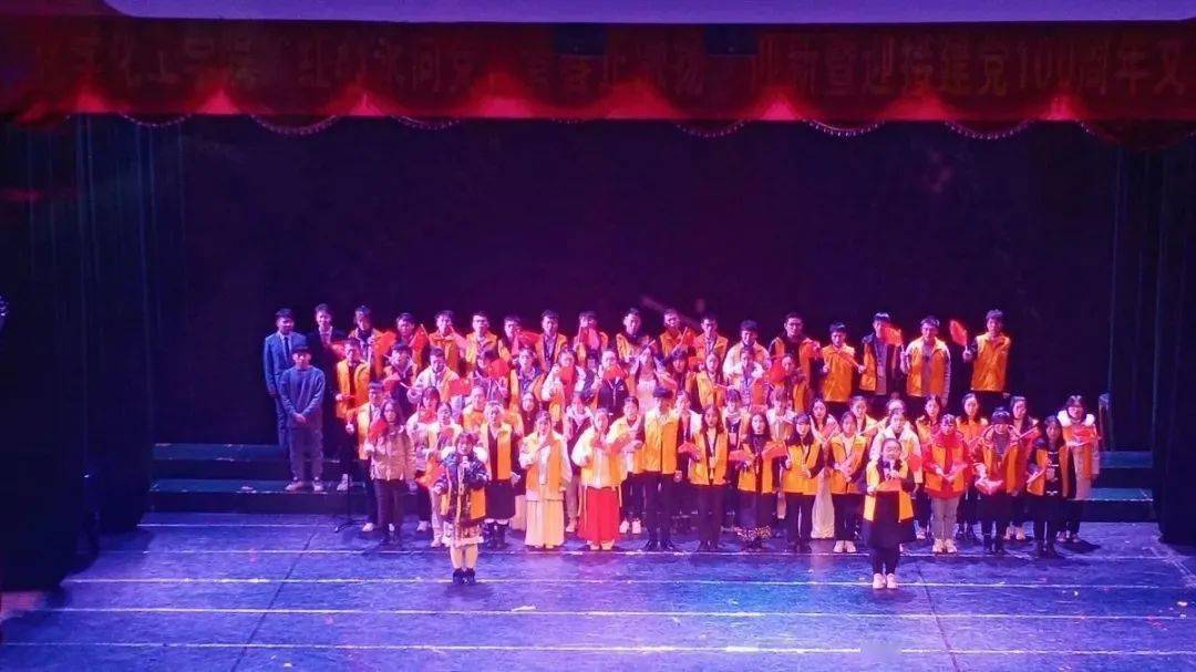  金球奖候选竞争激烈，年度最佳花落谁家