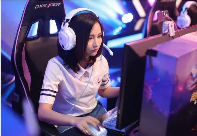 电竞主播人气爆棚带动粉丝经济
